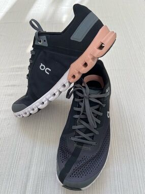 On Cloud Women’s Athletic Shoes in Black and Pink